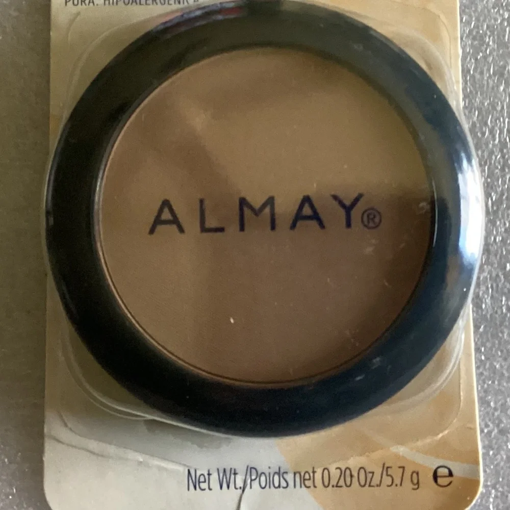 Almay Smart Shade skin tone matching pressed powder 200 Light/Medium